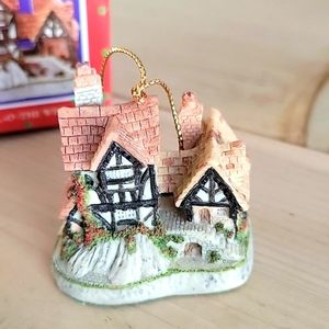 David Winter Cottages "Will-O'-The Wisp" Christmas Ornament England